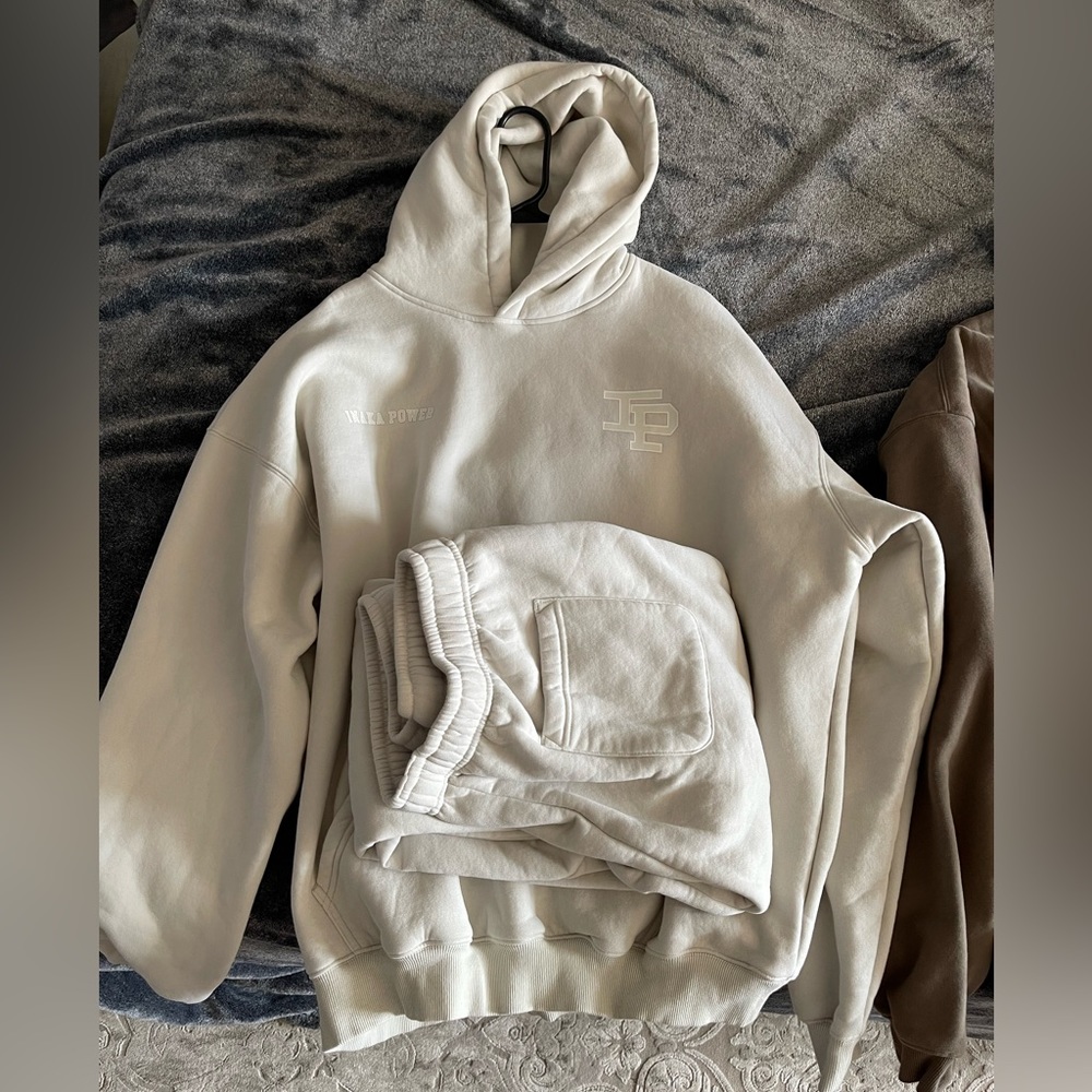 Inaka element sweatsuits - Picture 3 of 3